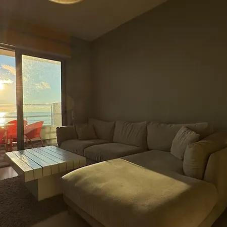 Panoramic Sea View Beachfront Center Location Appartement Durrës