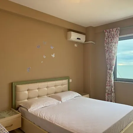 Panoramic Sea View Beachfront Center Location Appartement